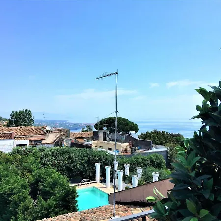 Villa With Rooftop Garden & Sea View