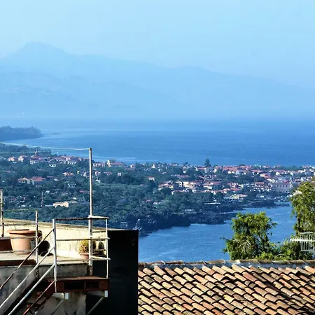 With Rooftop Garden & Sea View * Acireale