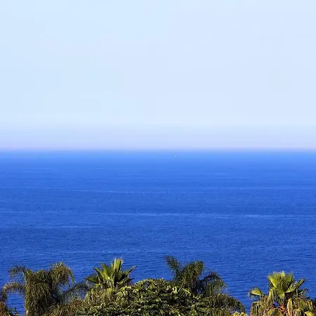 Villa With Rooftop Garden & Sea View
