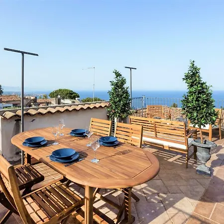 With Rooftop Garden & Sea View *