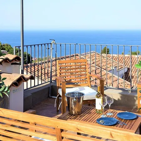 Villa With Rooftop Garden & Sea View