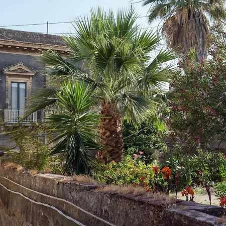 With Rooftop Garden & Sea View Villa *